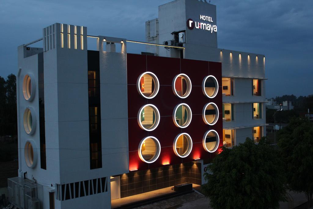 Oyo 963 Hotel Rumaya Uddzsaín Kültér fotó