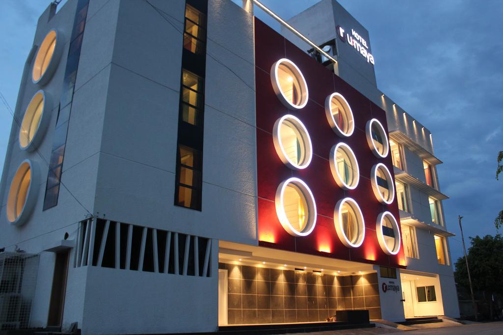 Oyo 963 Hotel Rumaya Uddzsaín Kültér fotó